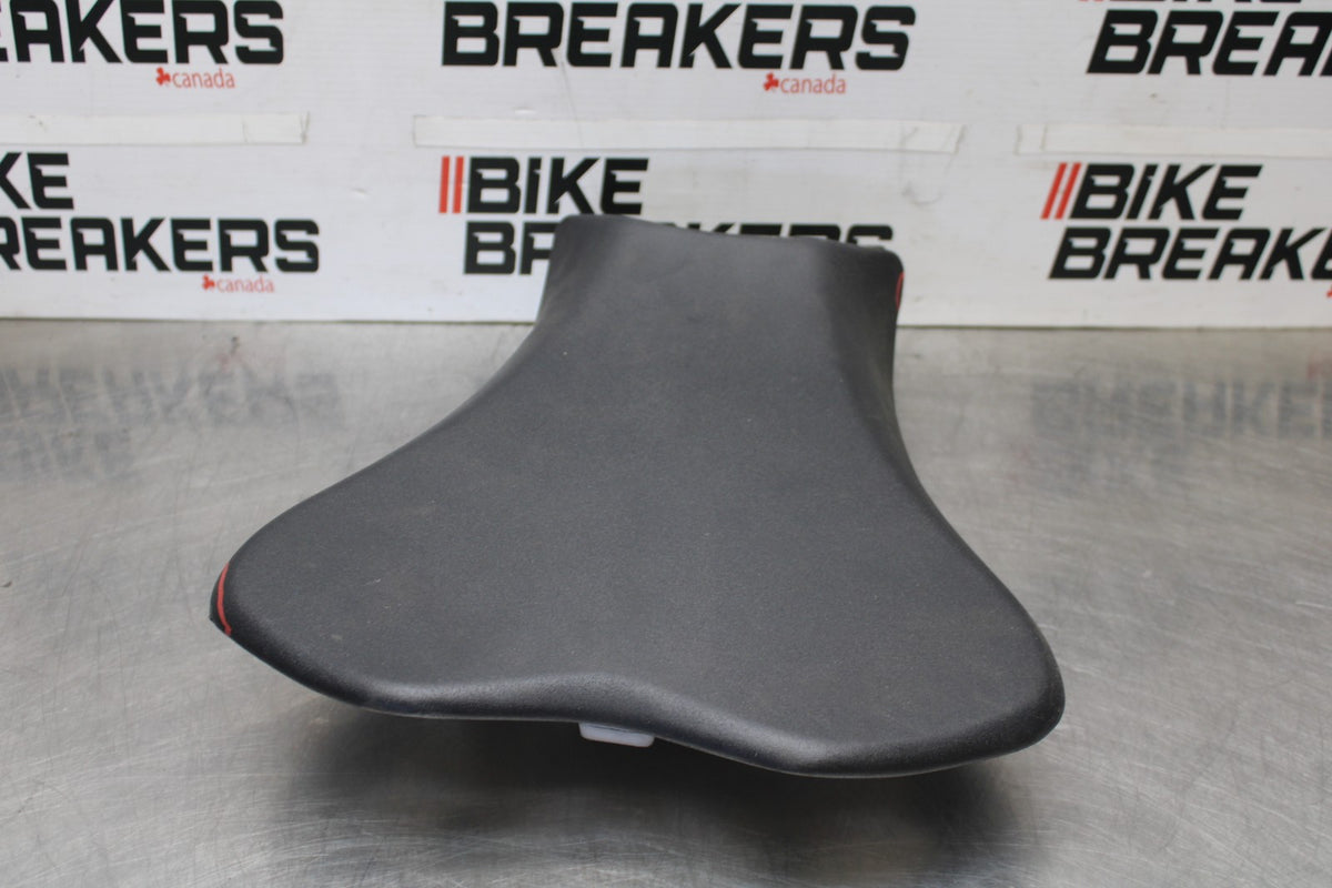 13-18 KAWASAKI NINJA ZX6R FRONT DRIVERS SEAT PAD SADDLE PILLION BB915