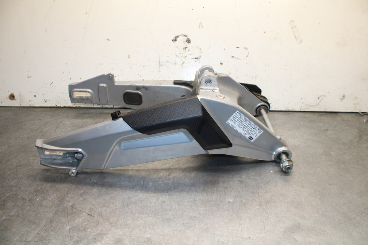 21-24 APRILIA TUONO 660 FACTORY REAR SWINGARM BACK SUSPENSION SWING ARM BB733
