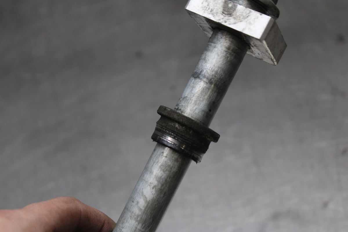 12 KAWASAKI NINJA 650 EX650E REAR AXLE BACK WHEEL RIM PIVOT BOLT AXEL BB926