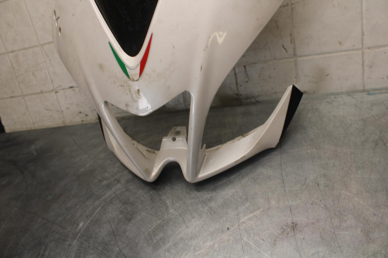 2010 Aprilia RSV1000R FRONT UPPER NOSE FAIRING COWL SHROUD BB513