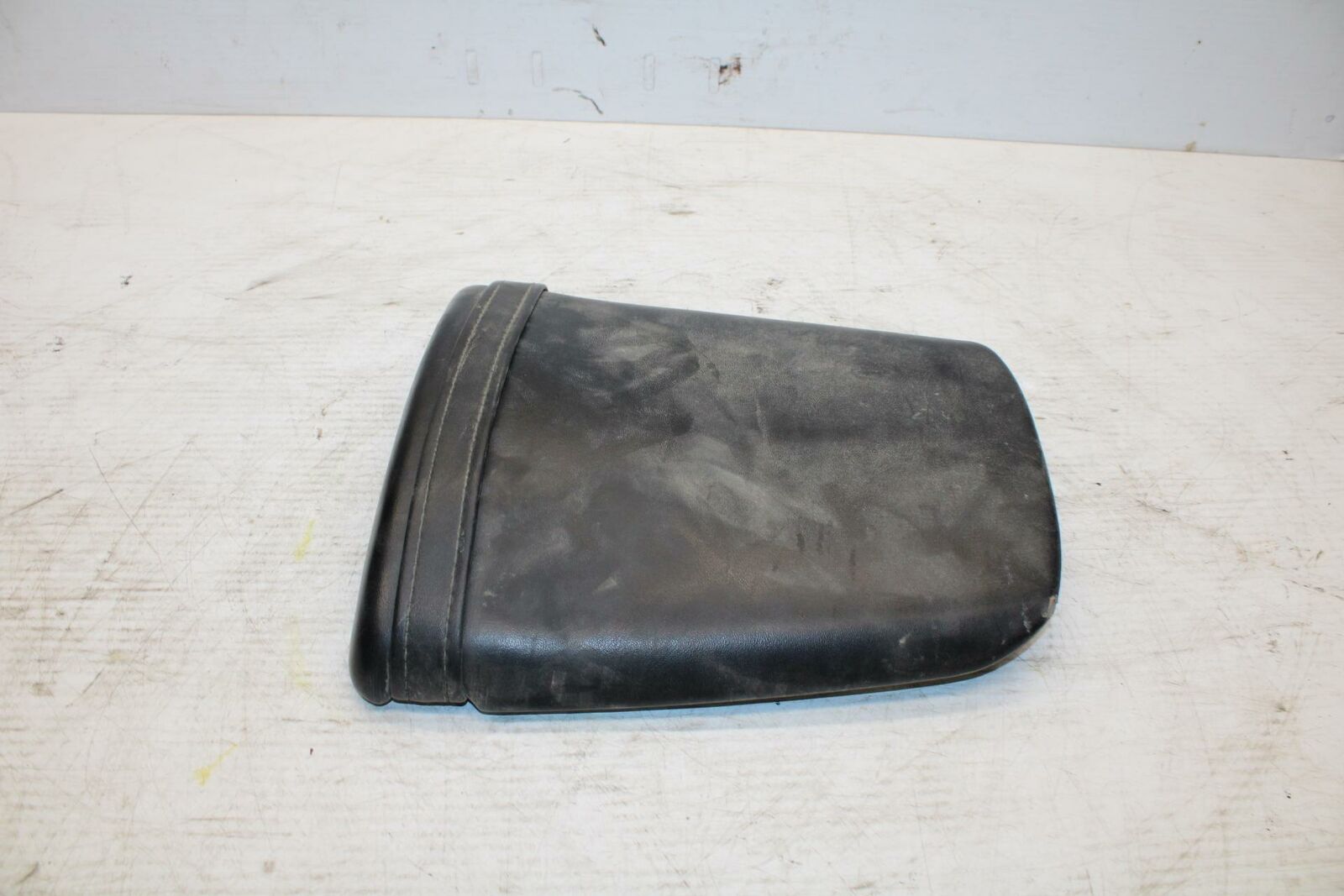 05-06 HONDA CBR600RR REAR BACK PASSENGER TANDEM SEAT PAD SADDLE PILLION BB307