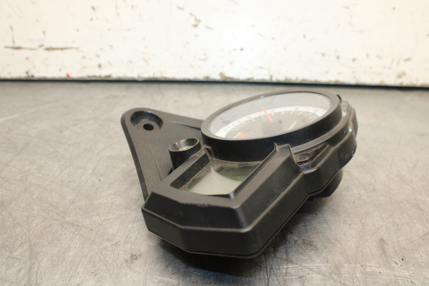 06-07 SUZUKI GSXR 600 SPEEDO TACH GAUGES CLUSTER SPEEDOMETER TACHOMETER BB243