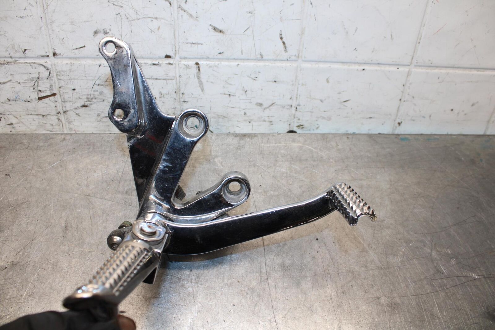 2001 Suzuki GSXR750 CHROME FRONT FOOT RESTS PEGS STEPS SET PAIR BB553