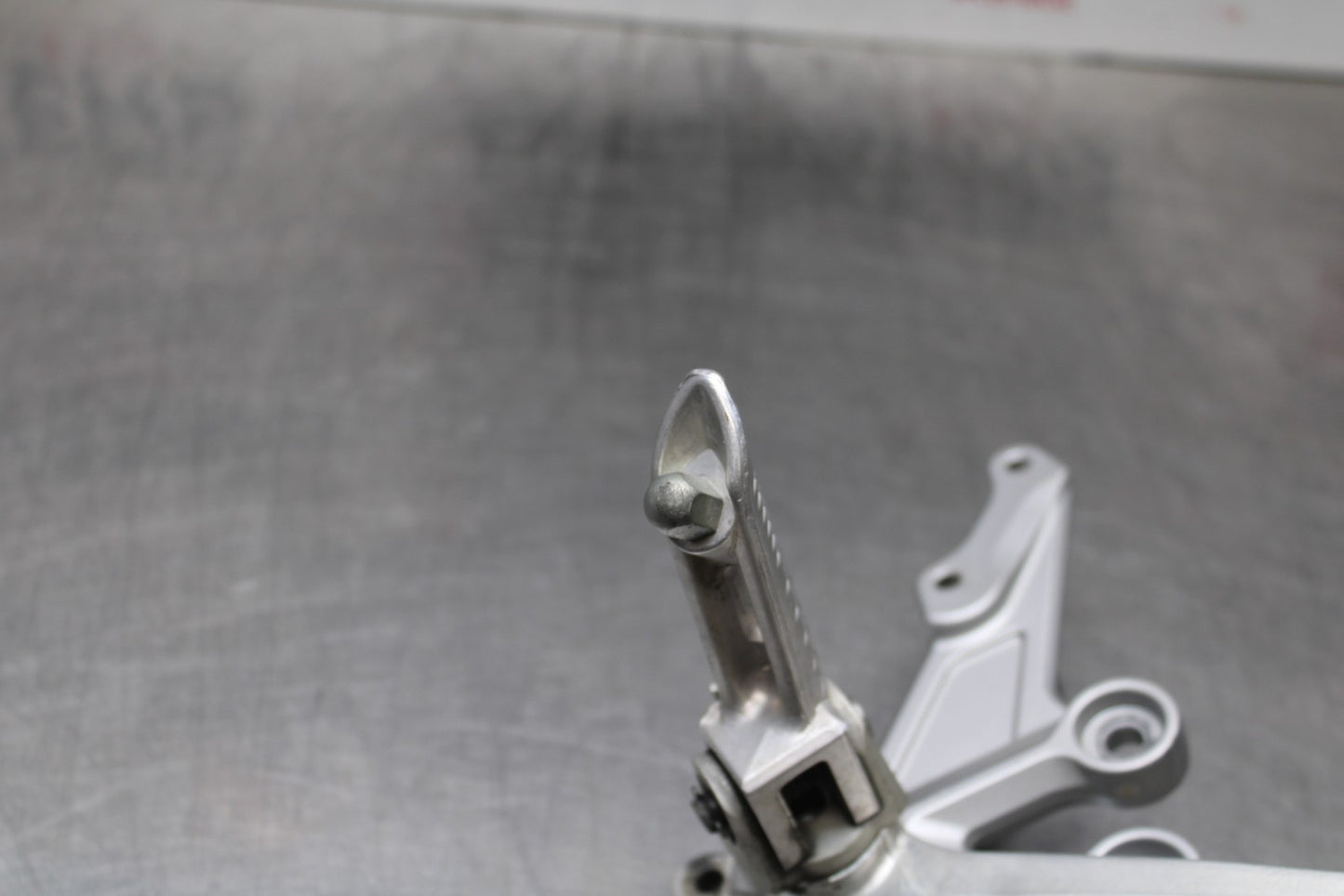 07 SUZUKI GSXR1000 RIGHT REARSET REAR SET DRIVER FOOT PEG REST STOP BB770