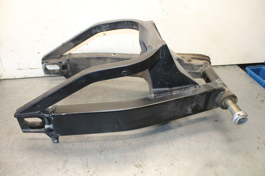 04 SUZUKI GSXR600 REAR SWINGARM BACK SUSPENSION SWING ARM 61000-29G00  BB676