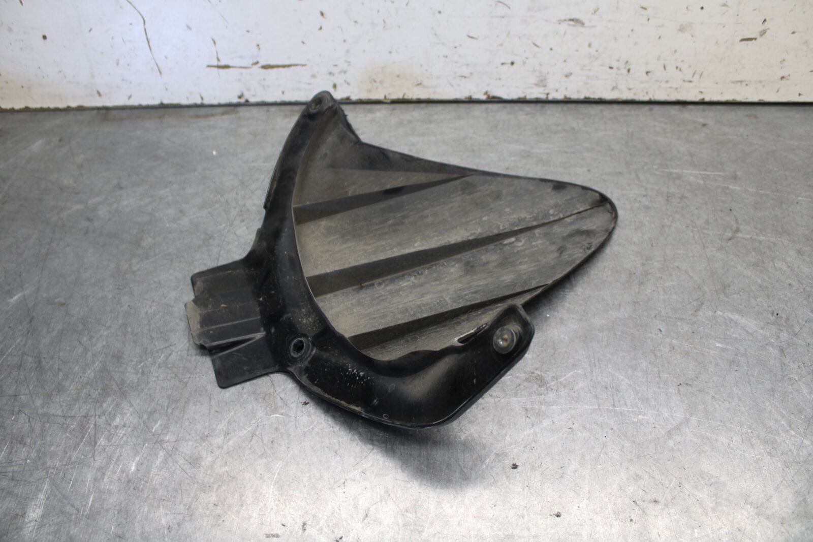 05-06 HONDA CBR600RR REAR BACK WHEEL TIRE HUGGER FENDER 80120-MEE-D00  BB689