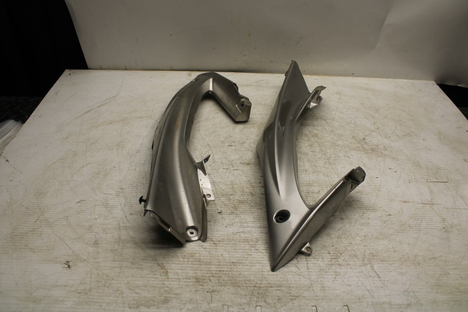 08-16 YAMAHA YZF R6 LEFT FRONT UPPER MID SIDE FAIRING COWL PLASTIC BB365