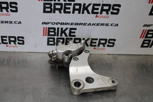 03 KAWASAKI VULCAN 1600 REAR BACK BRAKE CALIPER W MOUNT BRACKET BB865