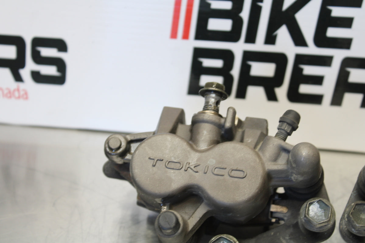00 SUZUKI SV650 RIGHT LEFT FRONT BRAKE CALIPER SET PAIR CALIPERS BB156