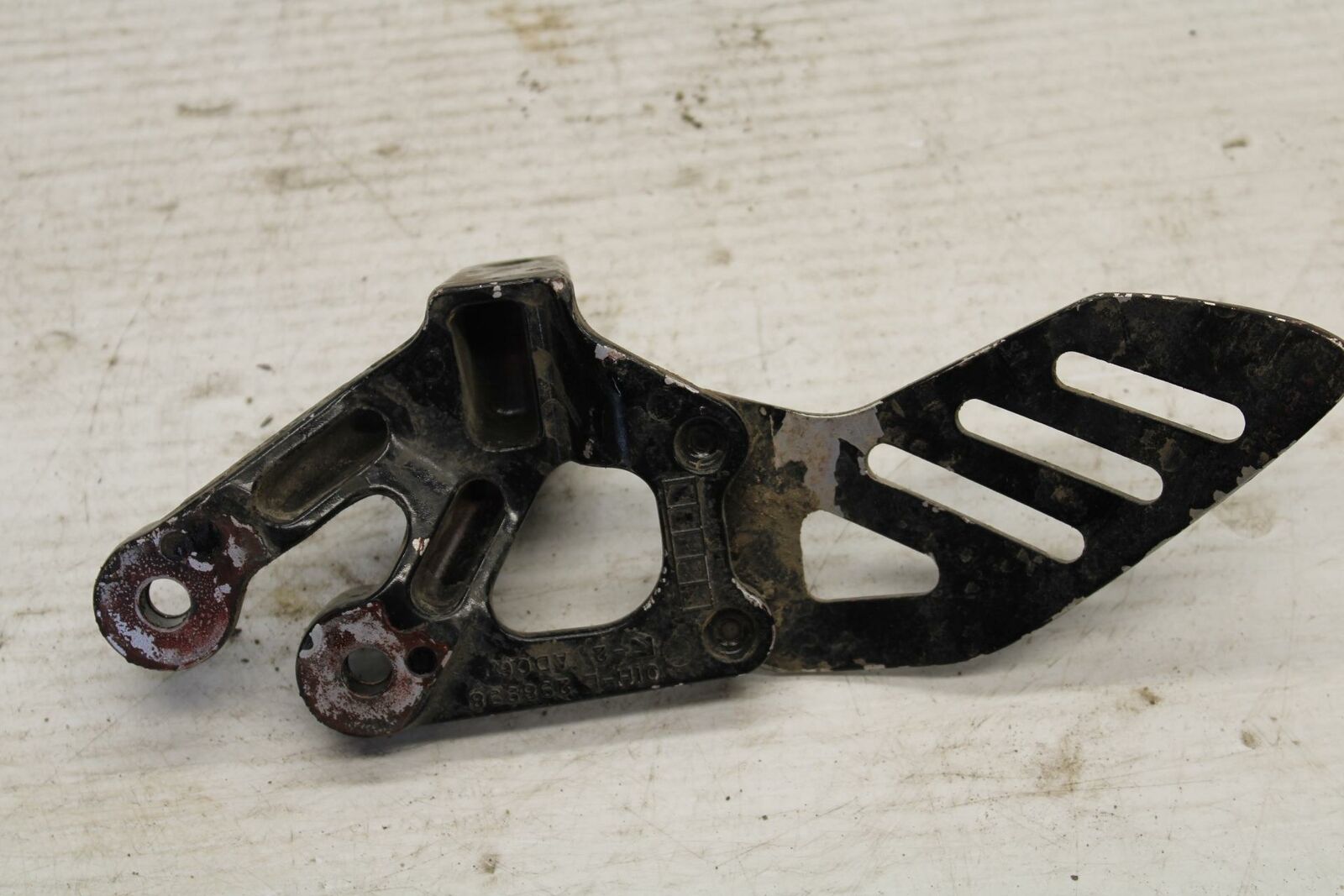 08-09 SUZUKI GSXR600 LEFT REARSET REAR SET DRIVER FOOT PEG BRACKET MOUNT BB156B