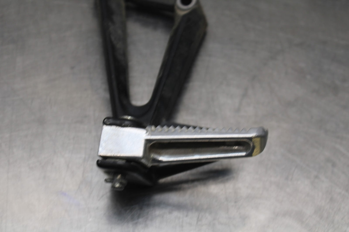 17-18 YAMAHA YZF R3 LEFT REAR BACK PASSENGER PEG BB813