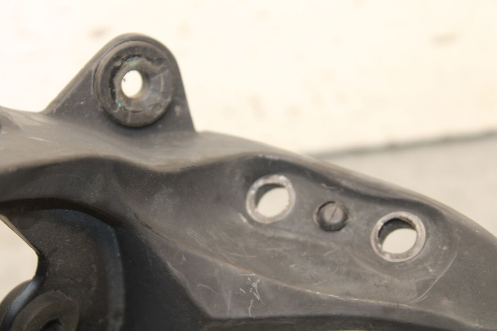 05-06 SUZUKI GSXR1000 UPPER FAIRING MIRROR GAUGES STAY BRACKET 94511-41G00 BB663