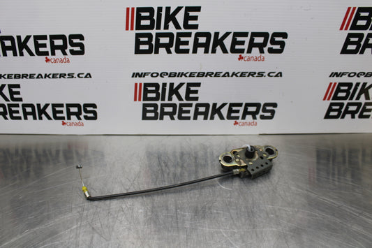 04-05 KAWASAKI NINJA ZX10R REAR PASSENGER SEAT LATCH LOCK ASSEMBLY BB163