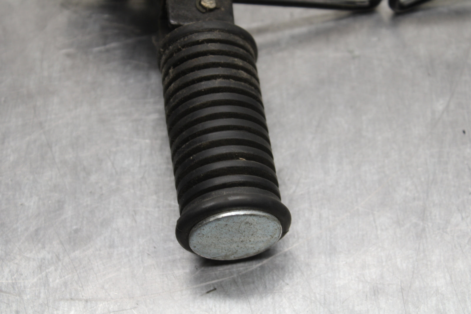 04 SUZUKI INTRUDER 800 REAR PASSENGER FOOT STEP PEG BB758