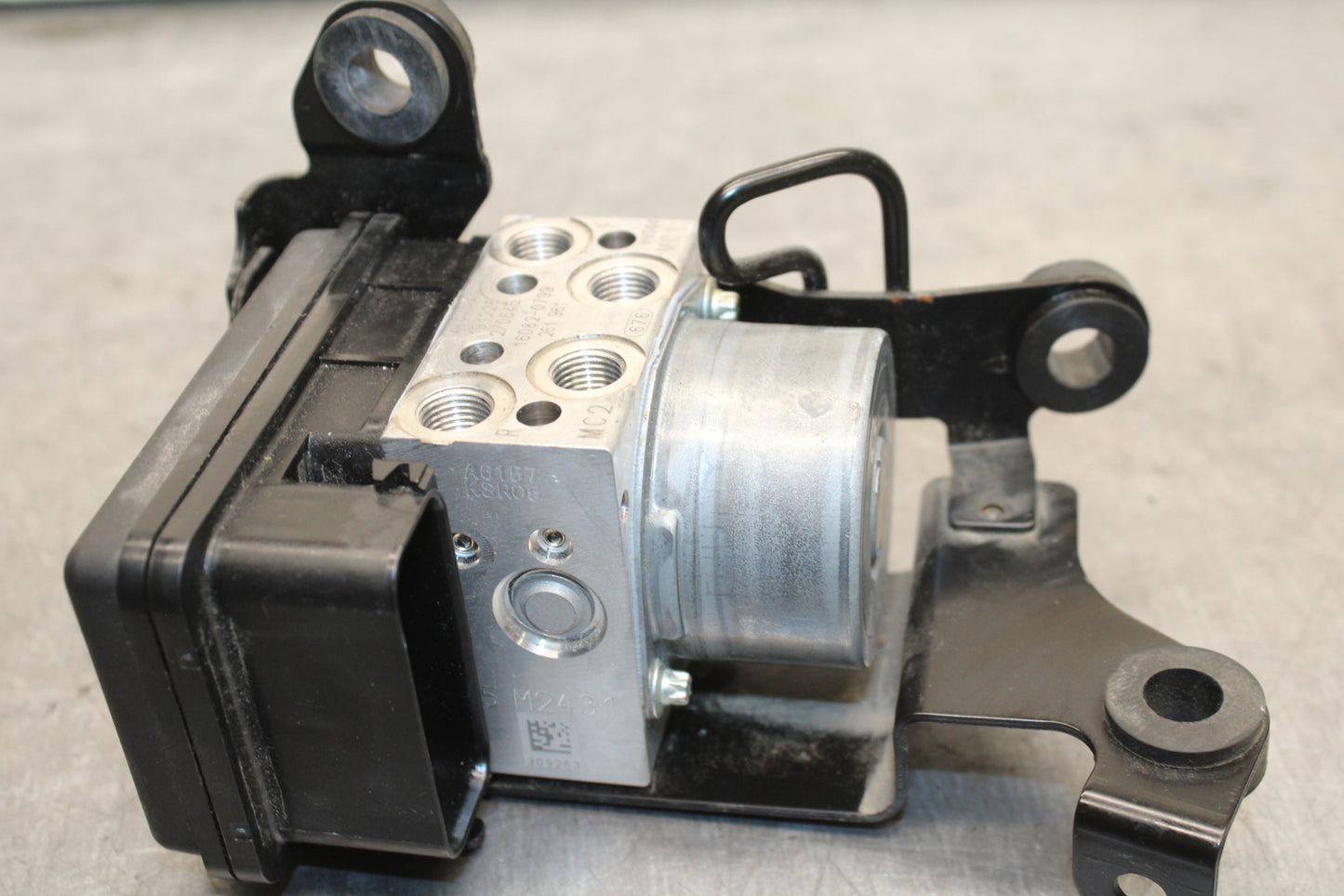 19-23 KAWASAKI NINJA ZX6R ABS PUMP UNIT MODULE BB749