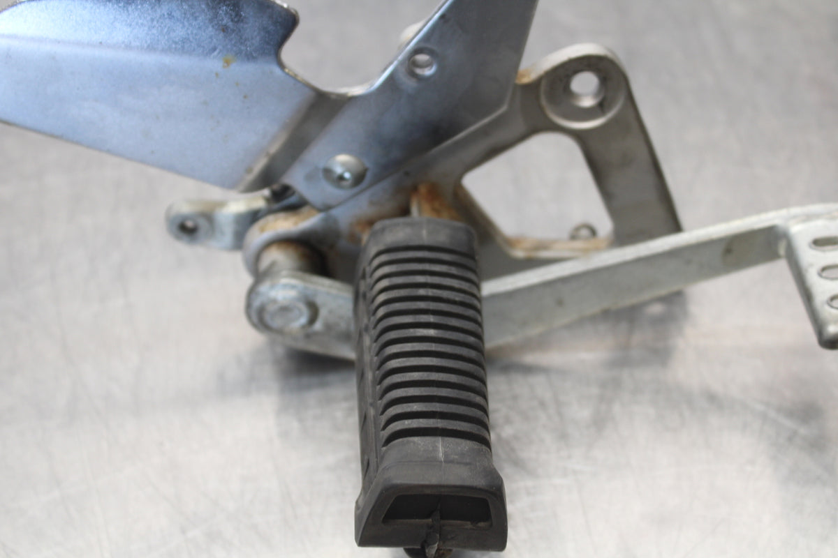 04-09 SUZUKI GS500F RIGHT REARSET REAR SET DRIVER FOOT PEG REST STOP BB165