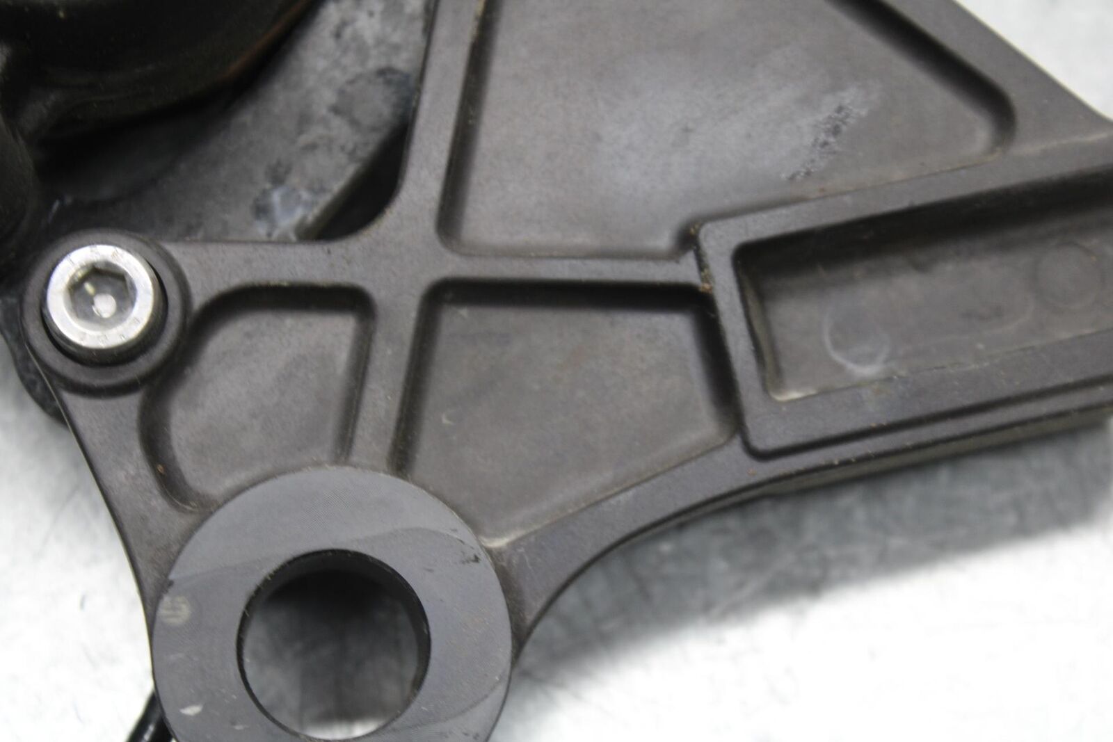 2014 Kawasaki Ninja 650 EX650E REAR BACK BRAKE CALIPER W MOUNT BRACKET BB569