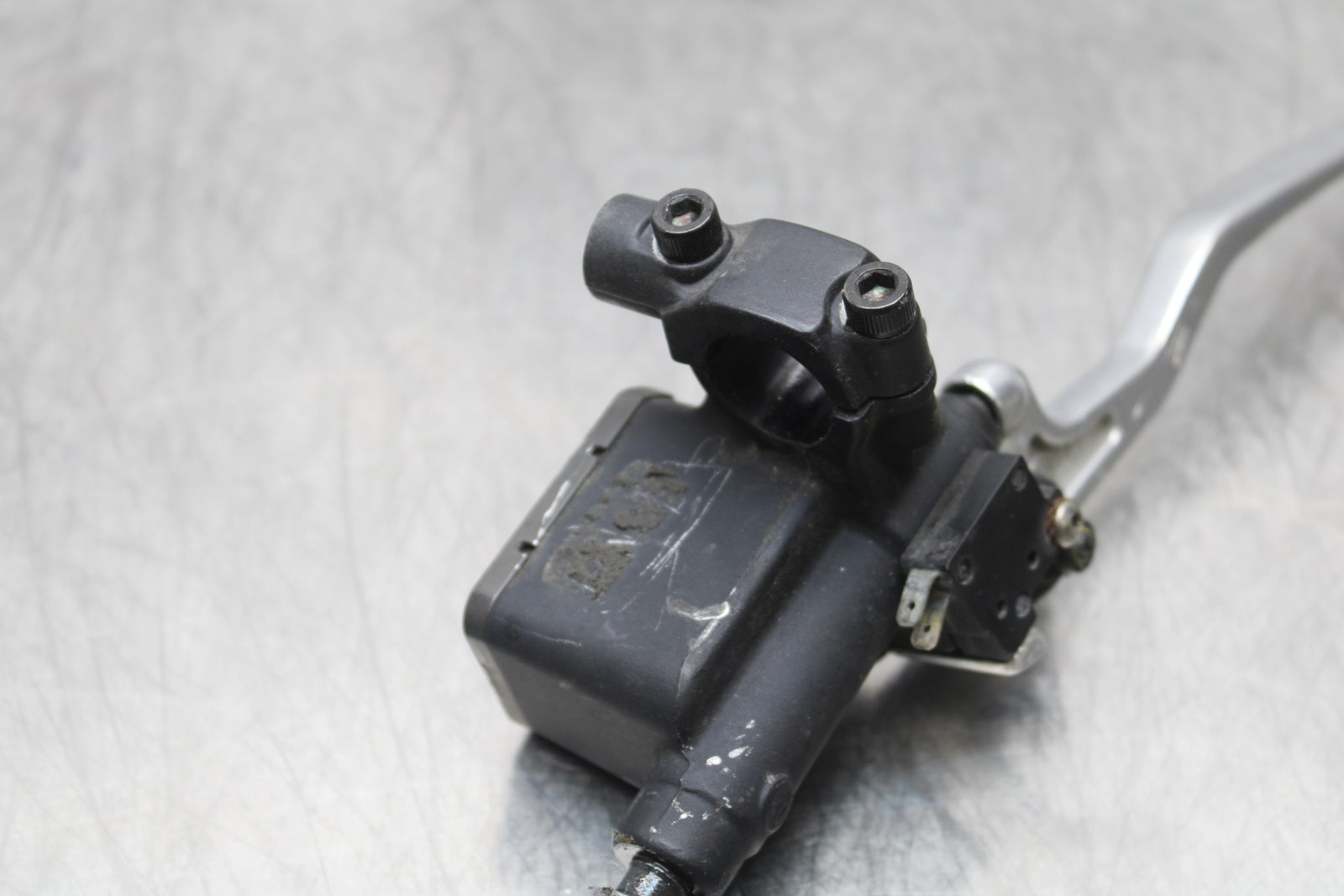 08 MOTO GUZZI BREVA 750 FRONT BRAKE MASTER CYLINDER w/ LEVER BB154