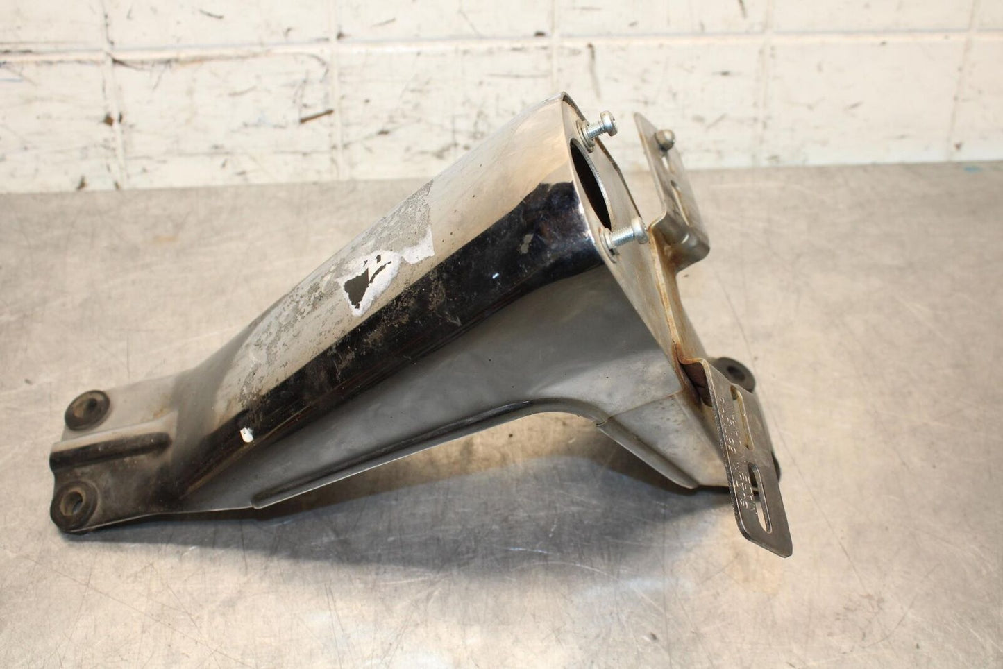 75 SUZUKI GT 550 REAR BACK TAIL LIGHT MOUNT BRACKET BB67