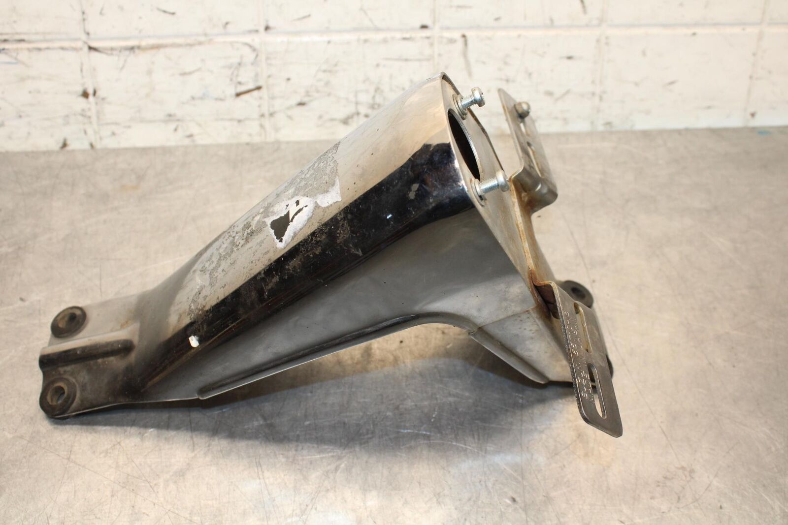 75 SUZUKI GT 550 REAR BACK TAIL LIGHT MOUNT BRACKET BB67