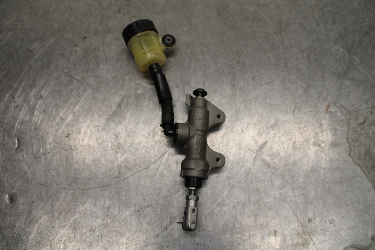 08-16 YAMAHA YZF R6 REAR BACK BRAKE MASTER CYLINDER W RESERVOIR BB131