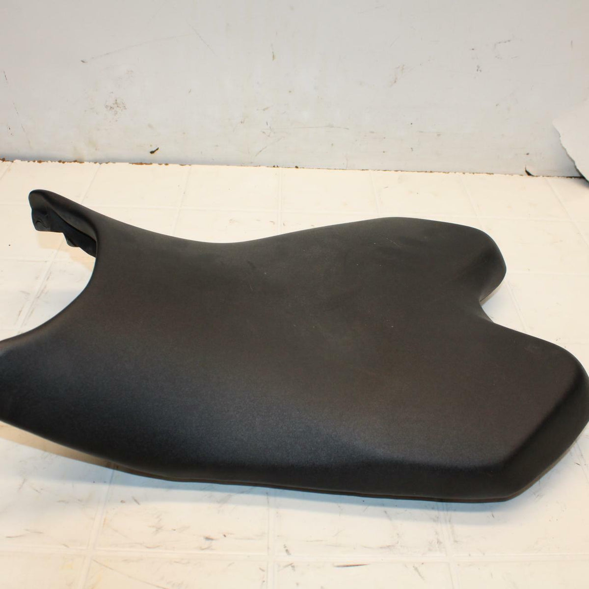 08-16 YAMAHA YZF R6 FRONT DRIVERS SEAT PAD SADDLE PILLION BB406