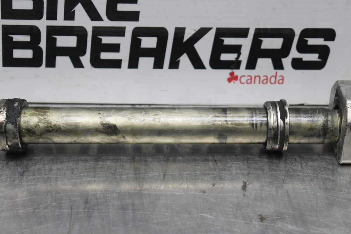 08-10 SUZUKI GSXR 600 REAR AXLE BACK WHEEL RIM PIVOT BOLT AXEL BB765