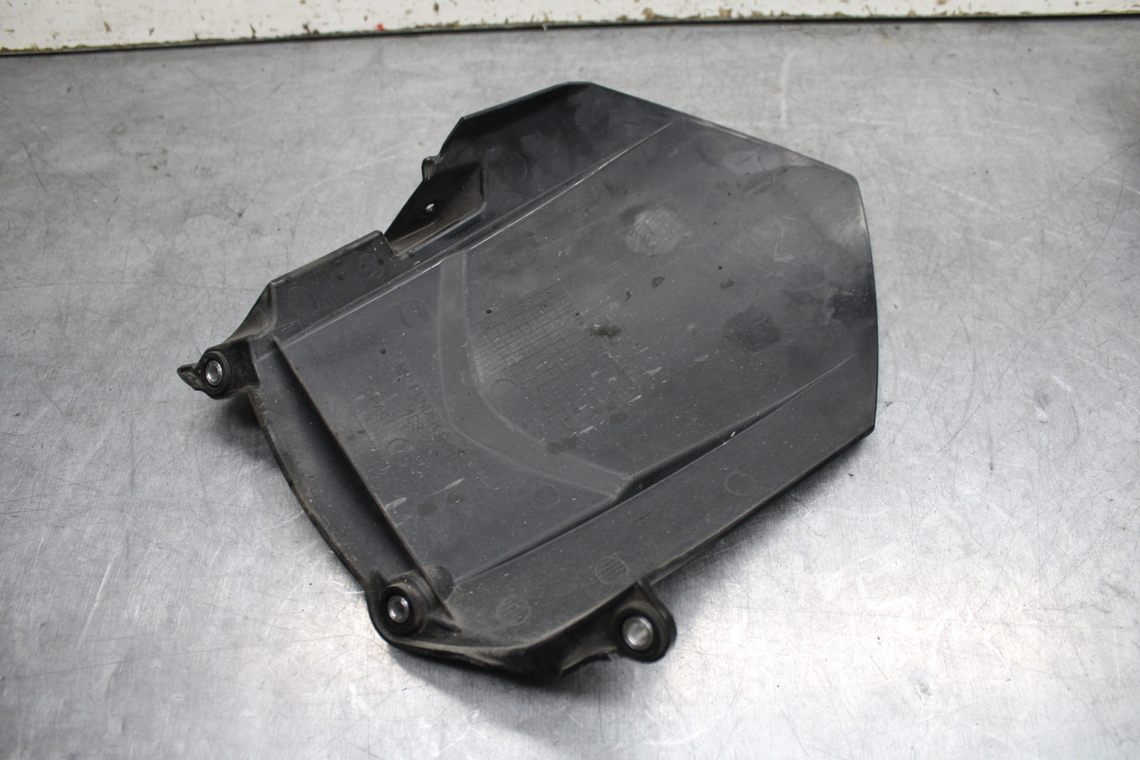 07-08 YAMAHA YZF R1 REAR BACK WHEEL TIRE HUGGER FENDER BB724