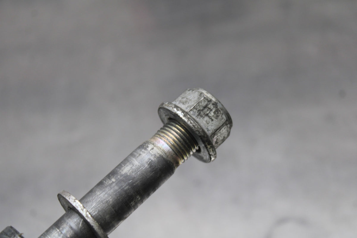 17-18 YAMAHA YZF R3 REAR AXLE BACK WHEEL RIM PIVOT BOLT AXEL BB813