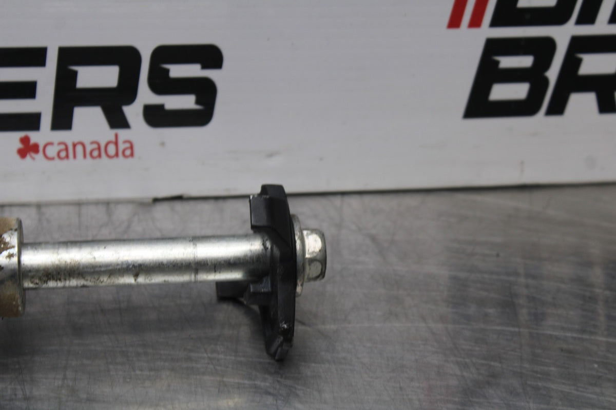 23-26 KAWASAKI NINJA ZX4RR REAR AXLE BACK WHEEL RIM PIVOT BOLT AXEL BB872