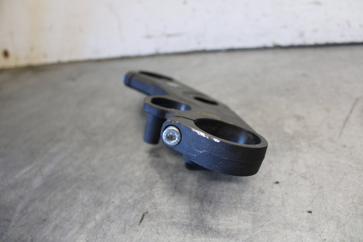 11-24 SUZUKI GSXR750 FORKS UPPER TRIPLE TREE CLAMP BB687