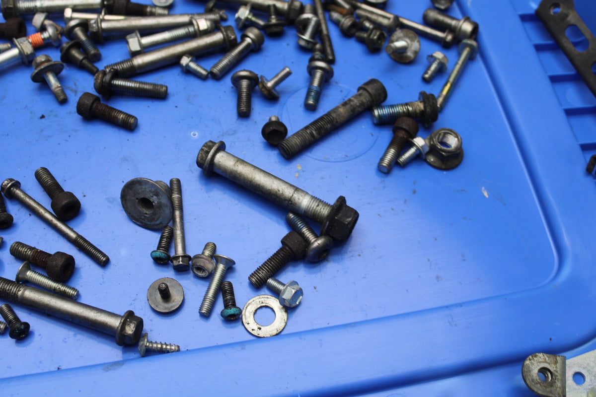 06-07 SUZUKI GSXR600 BOLTS HARDWARE MOTOR SCREWS BB836