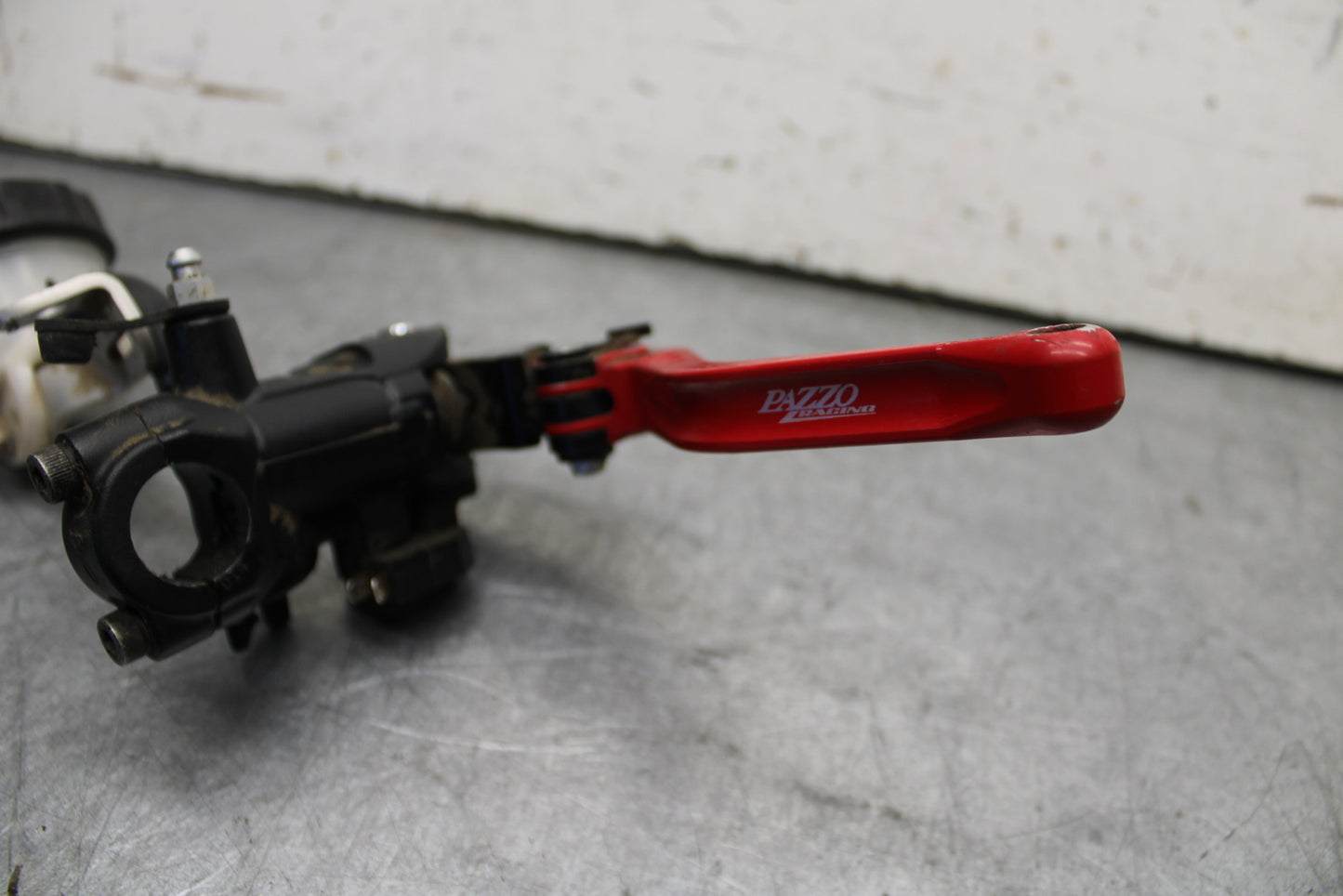09-11 TRIUMPH DAYTONA 675 FRONT BRAKE MASTER CYLINDER w/ LEVER BB652