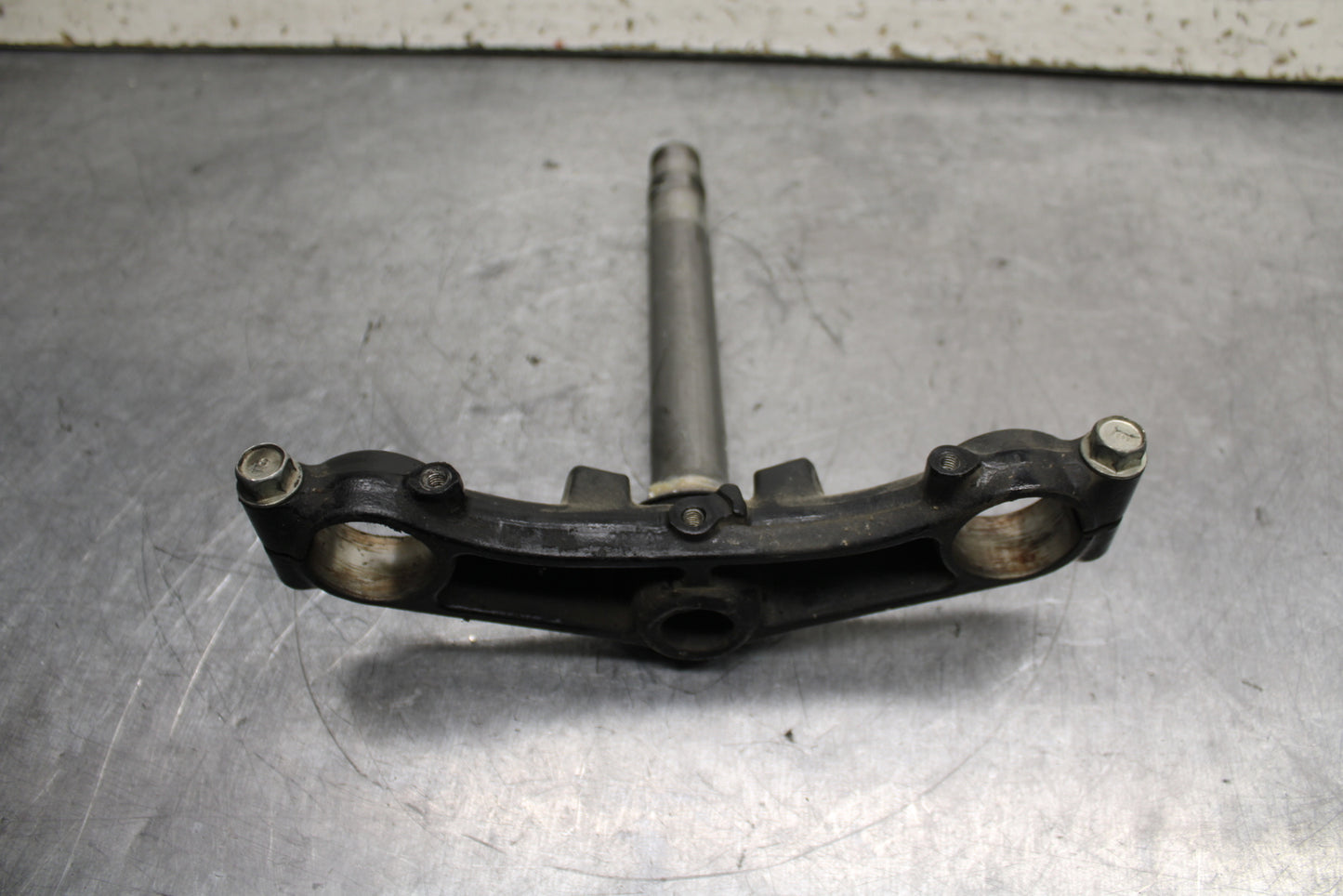 15-16 HONDA CB300F FRONT FORKS CLAMP LOWER TRIPLE TREE STEM BB740