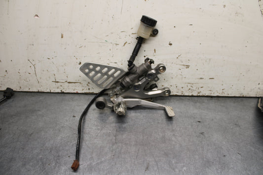 06-07 YAMAHA YZF R6 RIGHT REARSET REAR SET DRIVER FOOT PEG REST STOP BB742