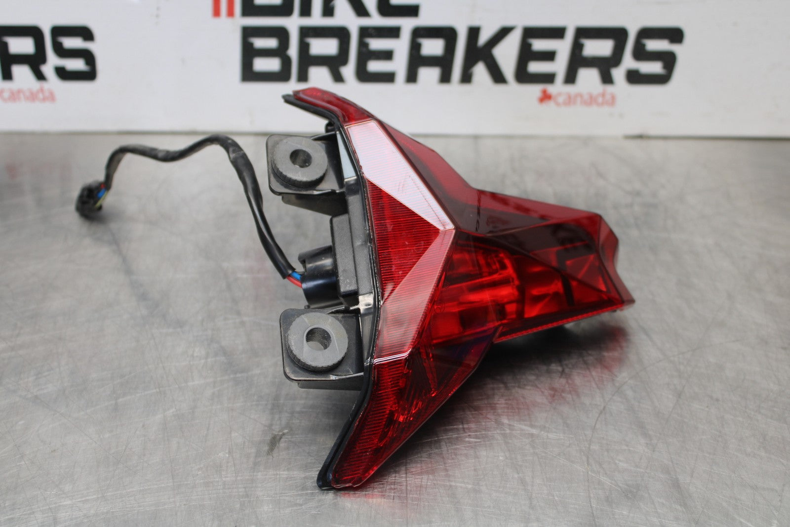 21-23 KAWASAKI NINJA ZX6R REAR TAIL TAILLIGHT BACK BRAKE LIGHT BB179