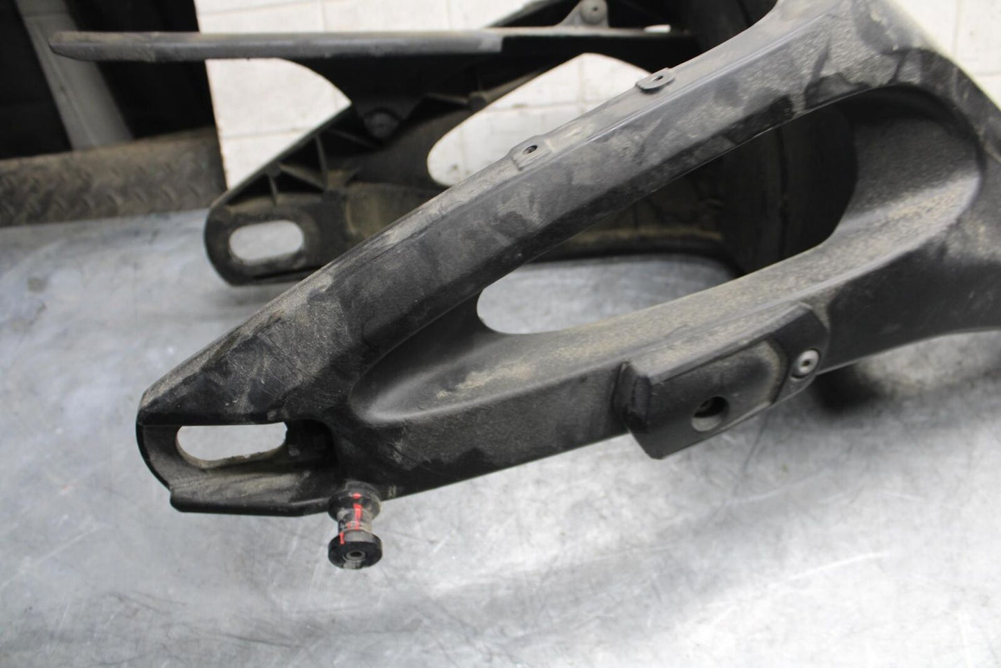 2003 Yamaha YZF R6 REAR SWINGARM BACK SUSPENSION SWING ARM 5SL-22110-01-00 BB539