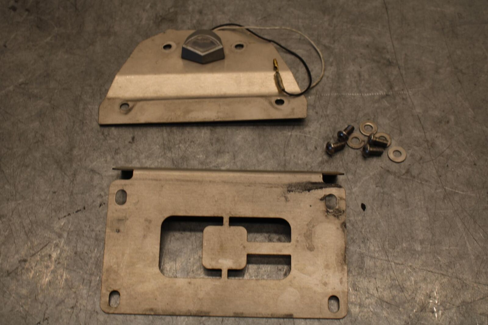 11-23 SUZUKI GSXR 750 AFTERMARKET FENDER ELIMINATOR LICENSE PLATE BRACKET  BB54