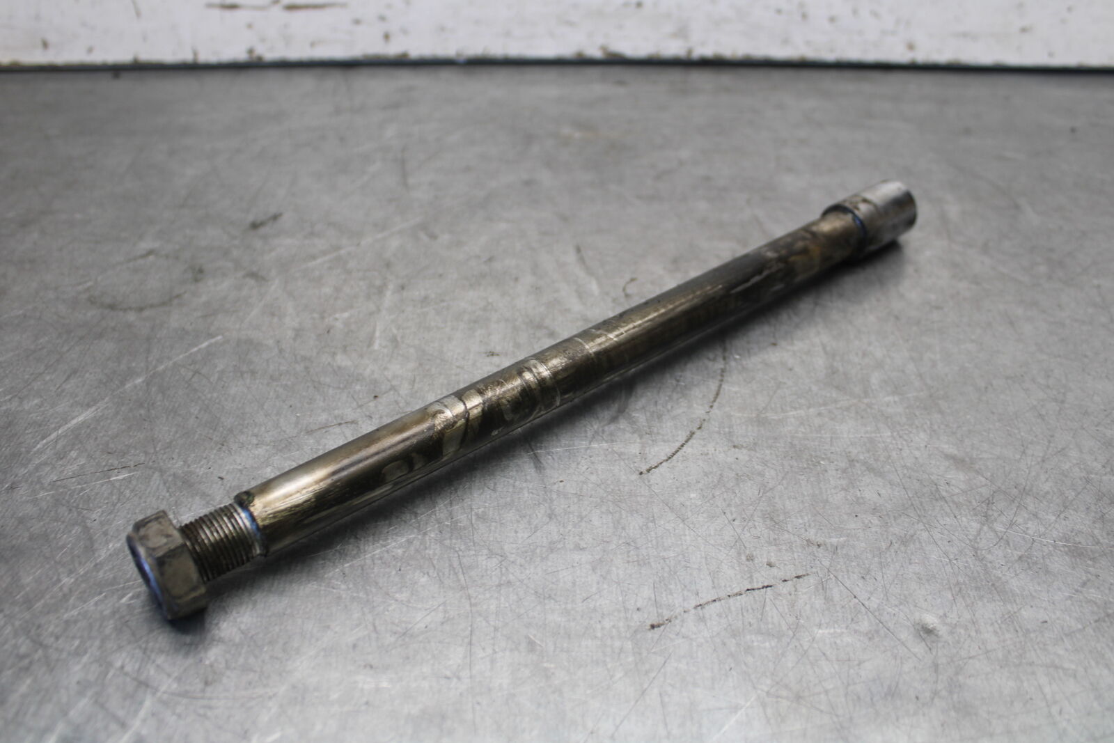 05-06 YAMAHA ROYAL STAR REAR AXLE BACK WHEEL RIM PIVOT BOLT AXEL BB697