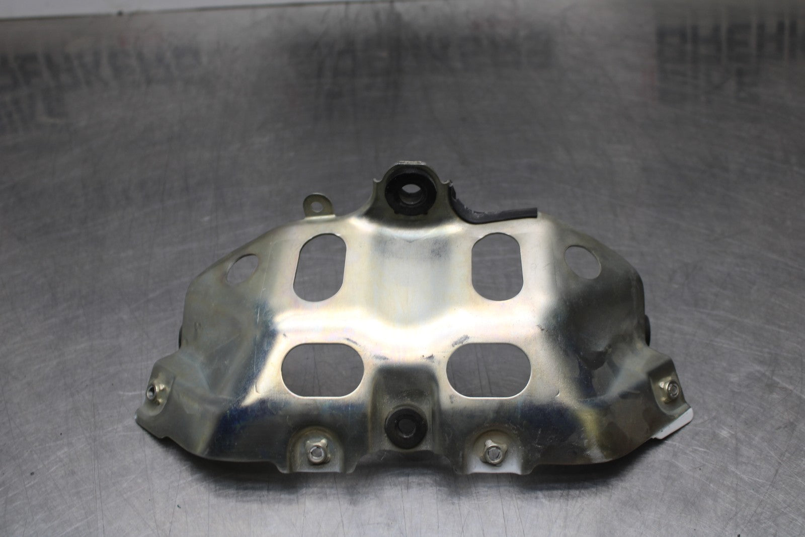 07 SUZUKI GSXR1000 FRONT GAS TANK FUEL CELL FAIRING COWL MOUNT BRACKET BB770