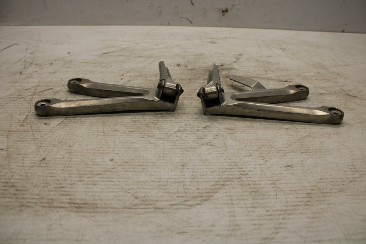 05-06 HONDA CBR600RR REAR BACK PASSENGER PEG SET PAIR BB307
