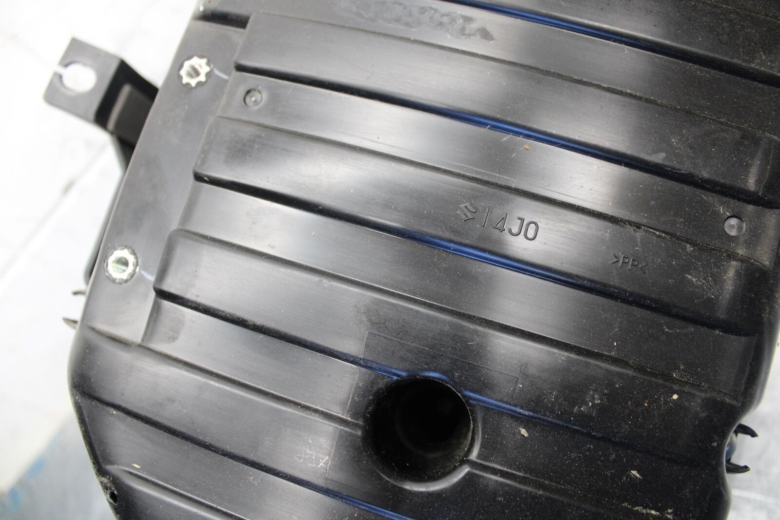 15-21 SUZUKI GSXR600 AIRBOX AIR INTAKE FILTER BOX BB463