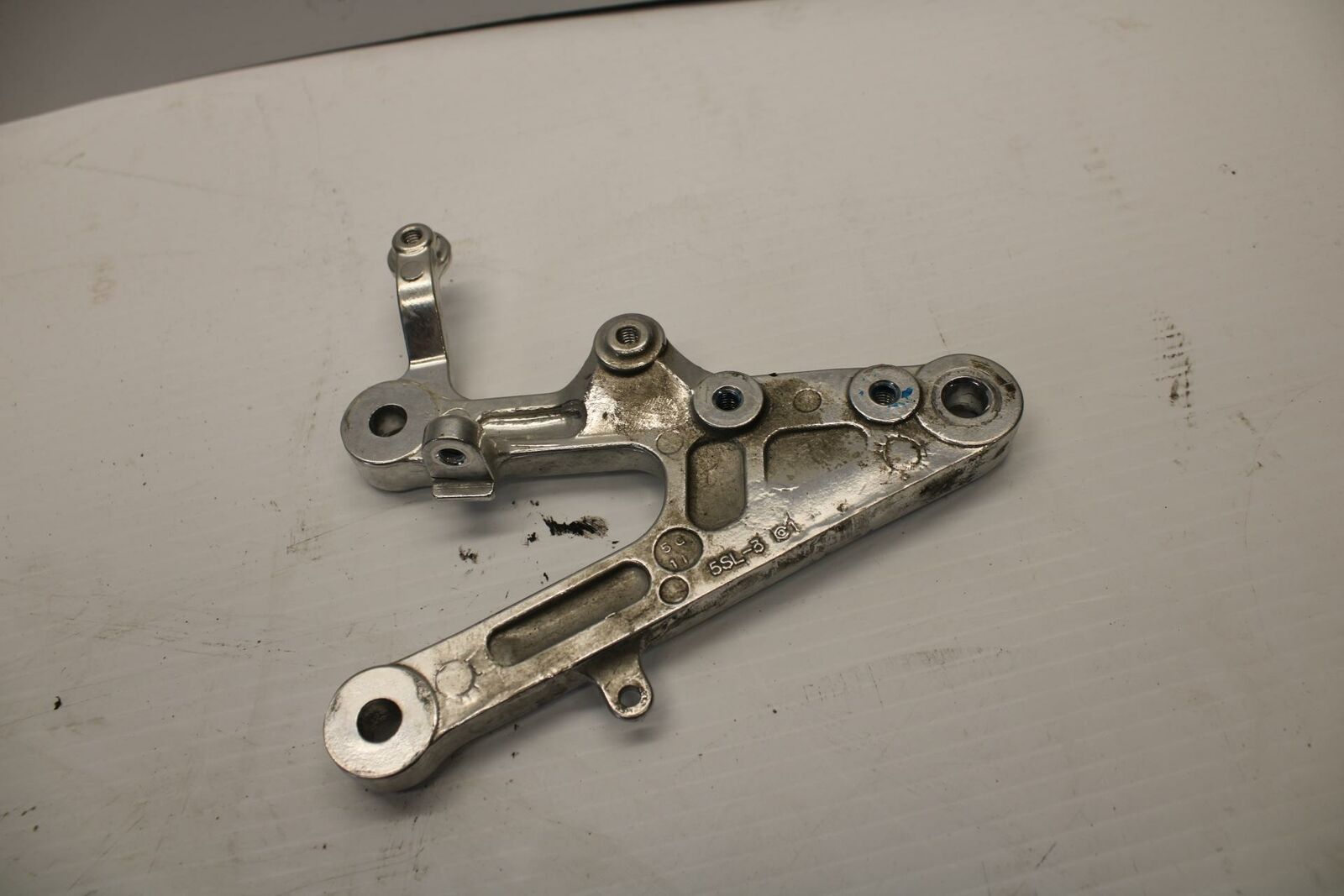 05 YAMAHA YZF R6S RIGHT REARSET REAR SET DRIVER FOOT PEG REST STOP BB169