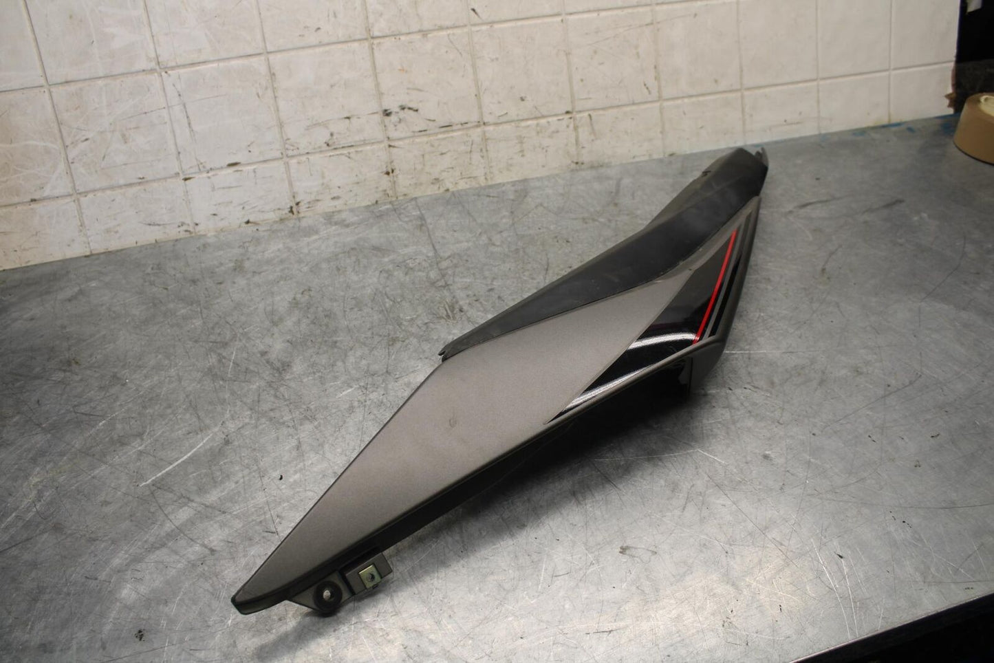 2015 Yamaha YZF R3 RIGHT REAR BACK TAIL FAIRING COWL SHROUD BB526