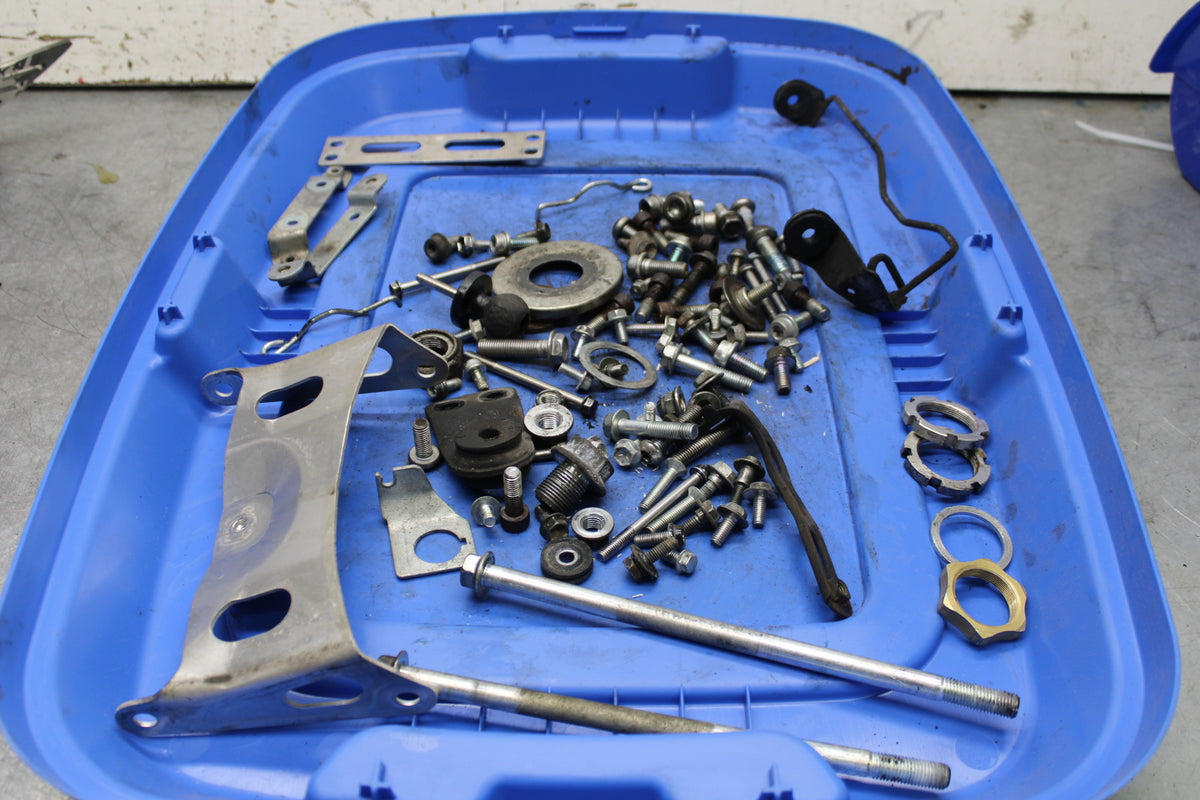 06-07 SUZUKI GSXR 600 MOUNTING BOLTS HARDWARE MOTOR SCREWS BB737