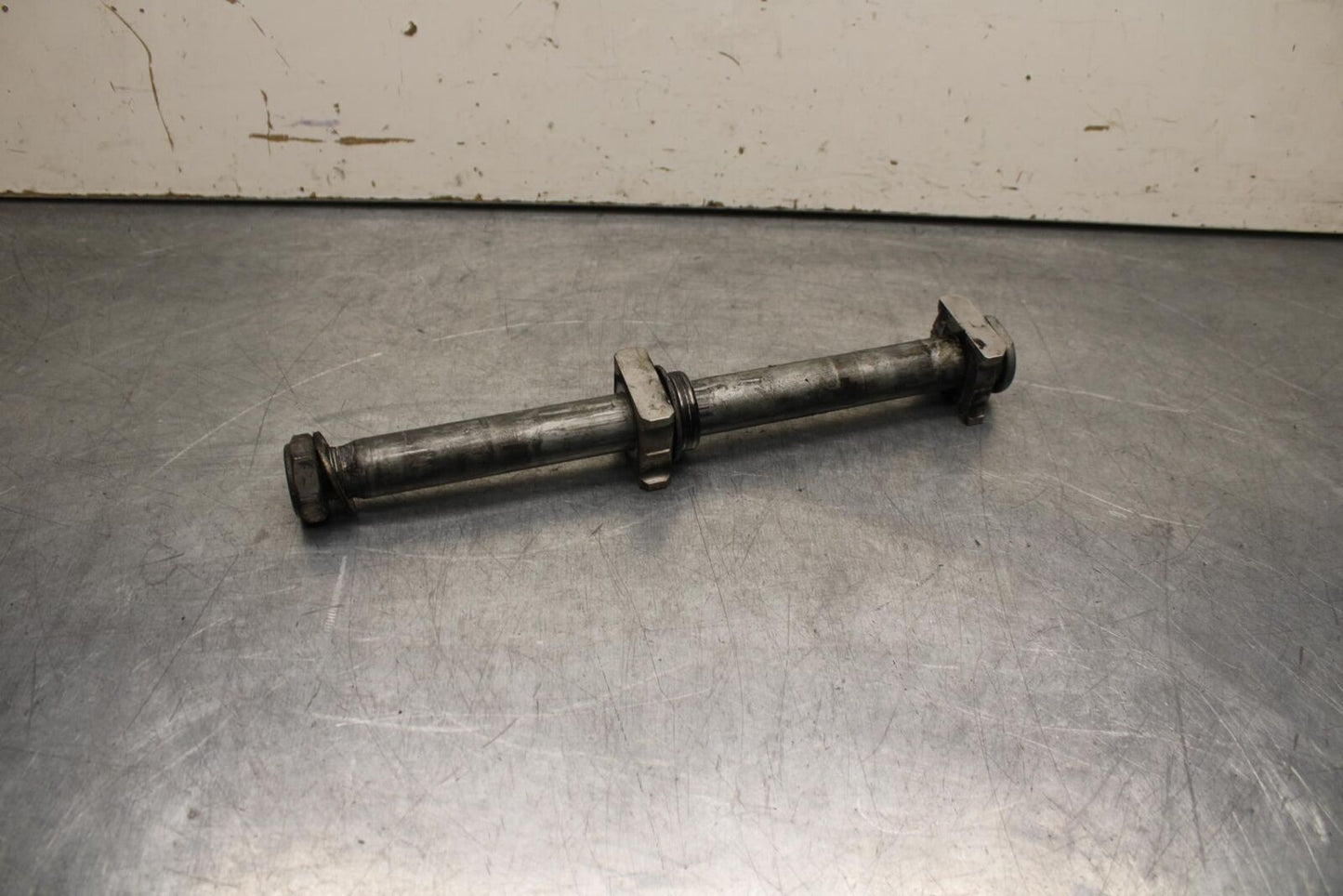 05-06 HONDA CBR600RR REAR AXLE BACK WHEEL RIM BOLT AXEL 42301-MEE-D00 BB624