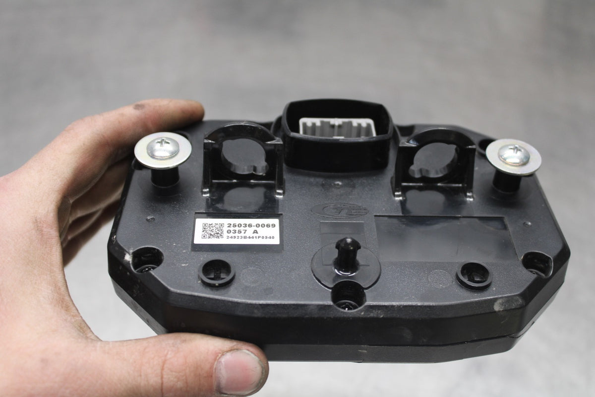 24-25 KAWASAKI NINJA ZX6R 3,735km GAUGES DISPLAY CLUSTER SPEEDOMETER BB939