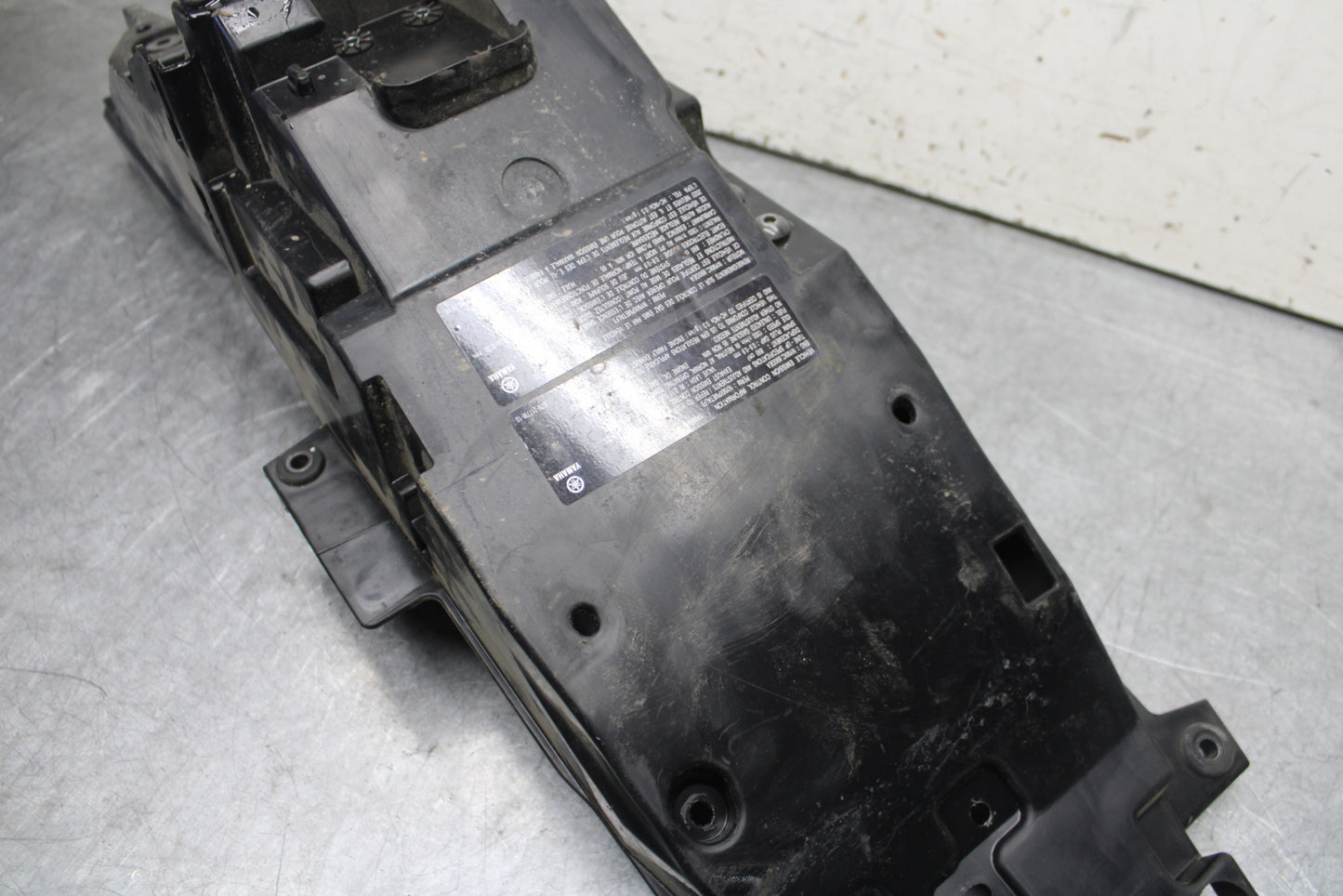 22-24 YAMAHA XSR900 REAR BACK TAIL UNDERTAIL BATTERY TRAY PLASTIC BB683