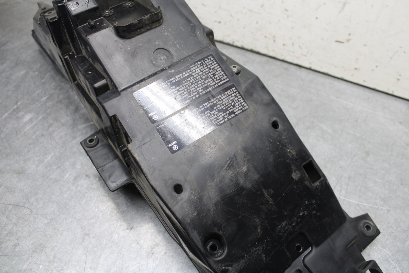 22-24 YAMAHA XSR900 REAR BACK TAIL UNDERTAIL BATTERY TRAY PLASTIC BB683