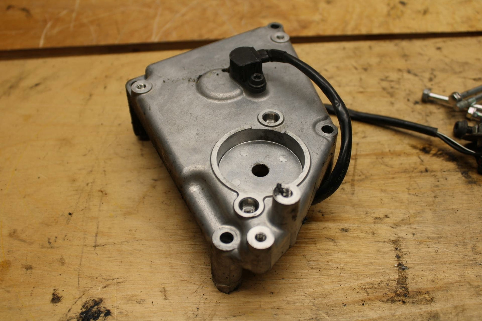 07-12 SUZUKI BANDIT 650S SPEED SPEEDOMETER SENSOR BRACKET BB328